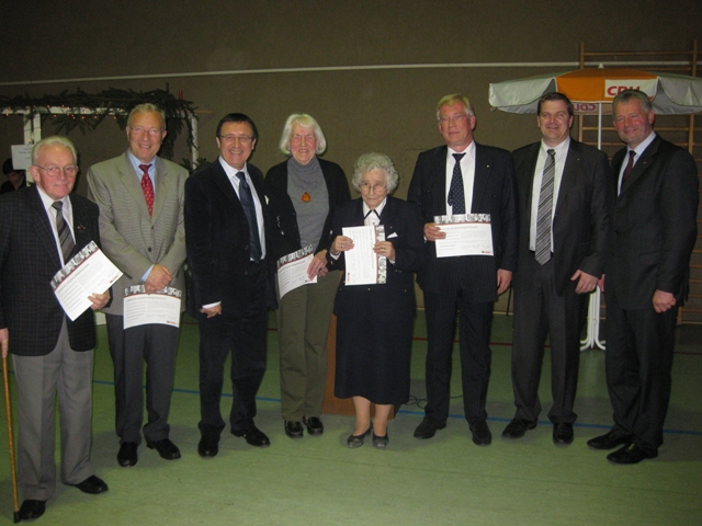 Bild: vlnr. Anton Bund, Gerhard Schwend, Wolfgang Reinhart, Helene Widerstein, Hilde Riedl, Elmar Swiegot, Udo Schlachter, Alois Gerig Bild: vlnr. Anton Bund, Gerhard Schwend, Wolfgang Reinhart, Helene Widerstein, Hilde Riedl, Elmar Swiegot, Udo Schlachter, Alois Gerig